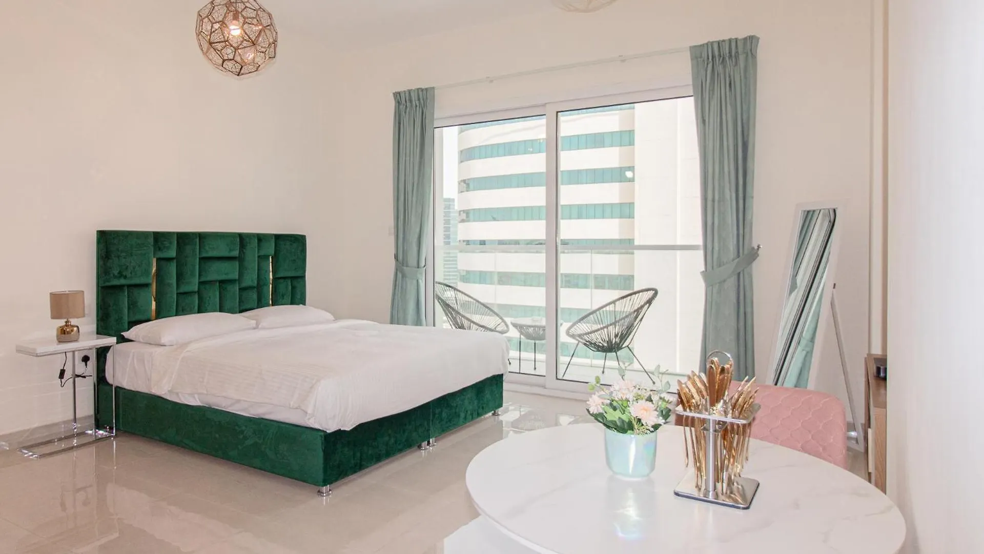 Cozy Studio Haven In Ag Tower - Business Bay Dubai